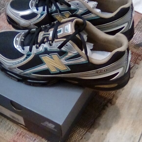 Shoes - Picture 2 of 3